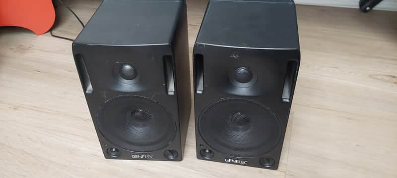 Paire d'enceintes monitoring Genelec 1029A