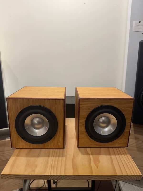 DMAX Audio Super Cubes 5 2023 - Oak