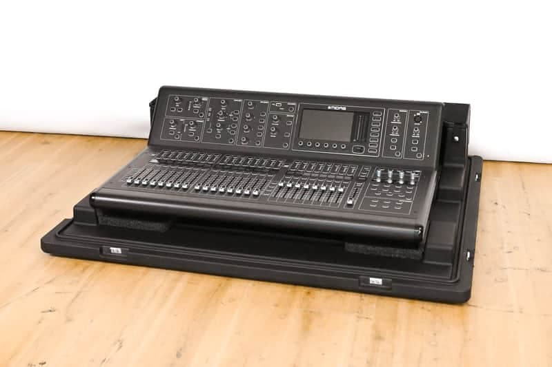 Midas M32 40-Channel Digital Audio Console with Road Case CG013D9 *ASK FOR SHIPPING*