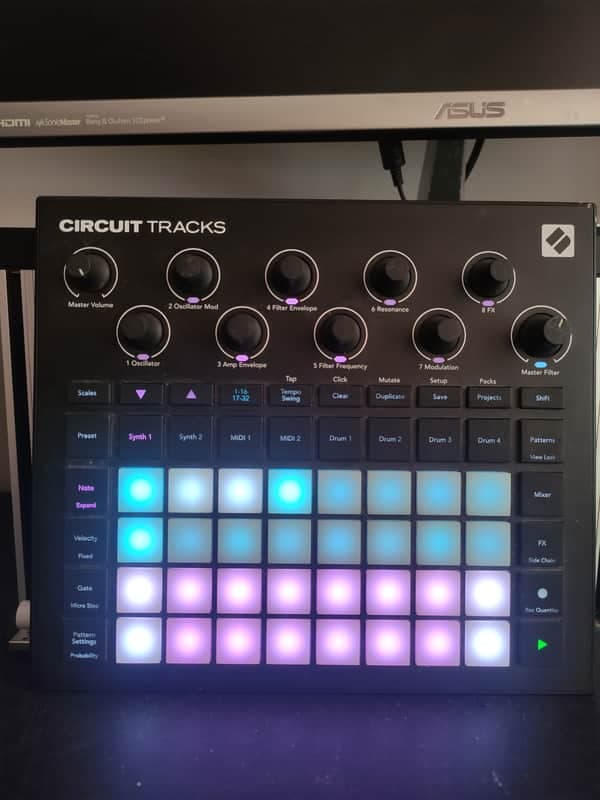 Novation Circuit Tracks Groovebox 2021 - Present - Black