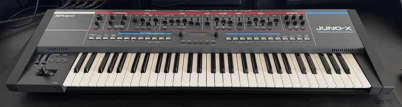 Roland Juno-X 61-Key Programmable Polyphonic Synthesizer 2022 - Present - Black