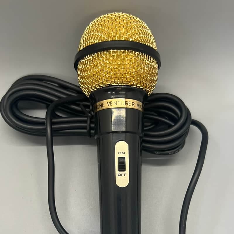 Venturer Uni-Directional Dynamic Microphone 80s - Black and Gold