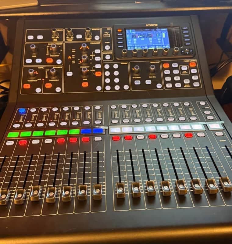 Midas M32R LIVE Digital Mixing Console 2018 - Present - Black