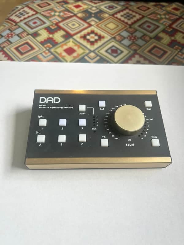 DAD MOM - Monitor Operating Module
