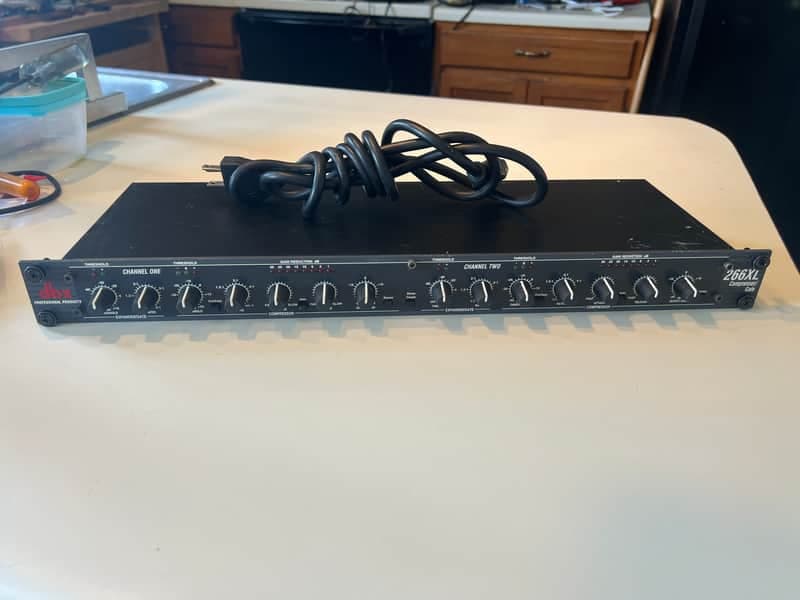 dbx 266XL Stereo Compressor / Limiter / Gate with IEC power cable & rack mount bolts/washers