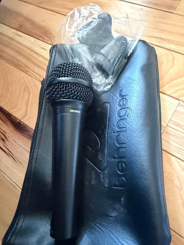 Behringer XM1800S Handheld Supercardioid Dynamic Vocal Microphone with On / Off Switch 2010s - Black