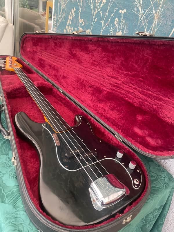 1974 Fender Precision Bass fretless with Rosewood Fretboard 1970 - 1983 - Black