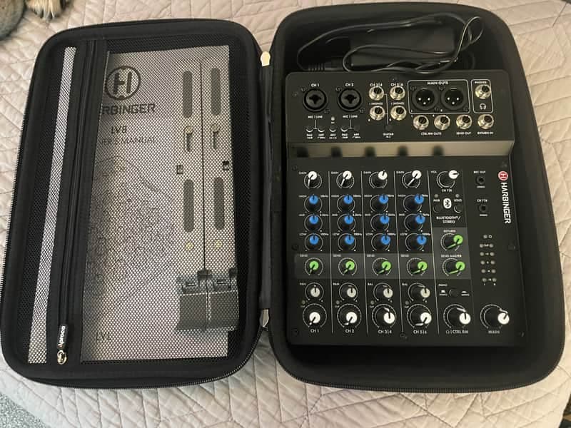 Harbinger LV8 8-Channel Analog Mixer with Bluetooth Carry Case