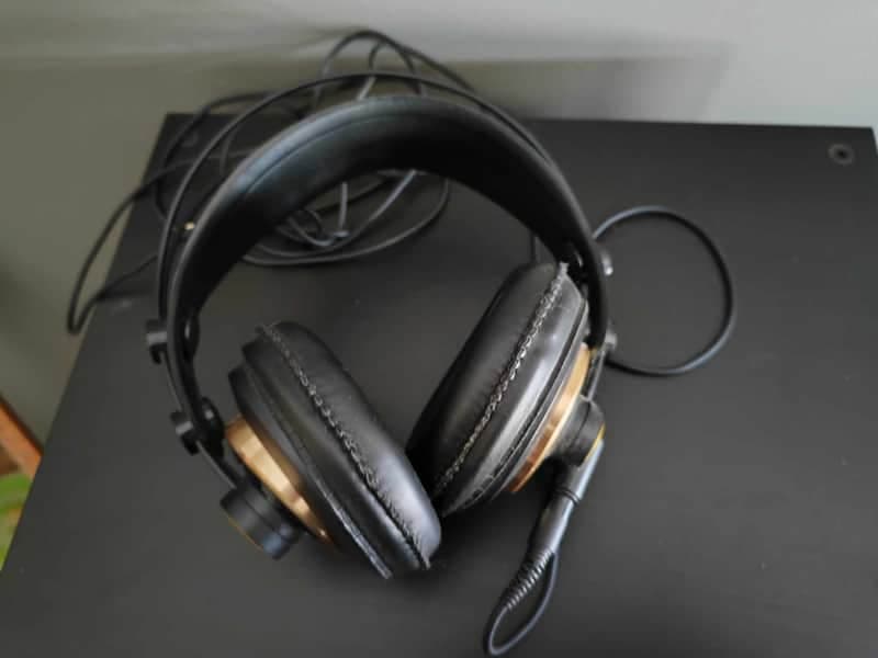 AKG K240 - Studio Semi-Open Studio Headphones