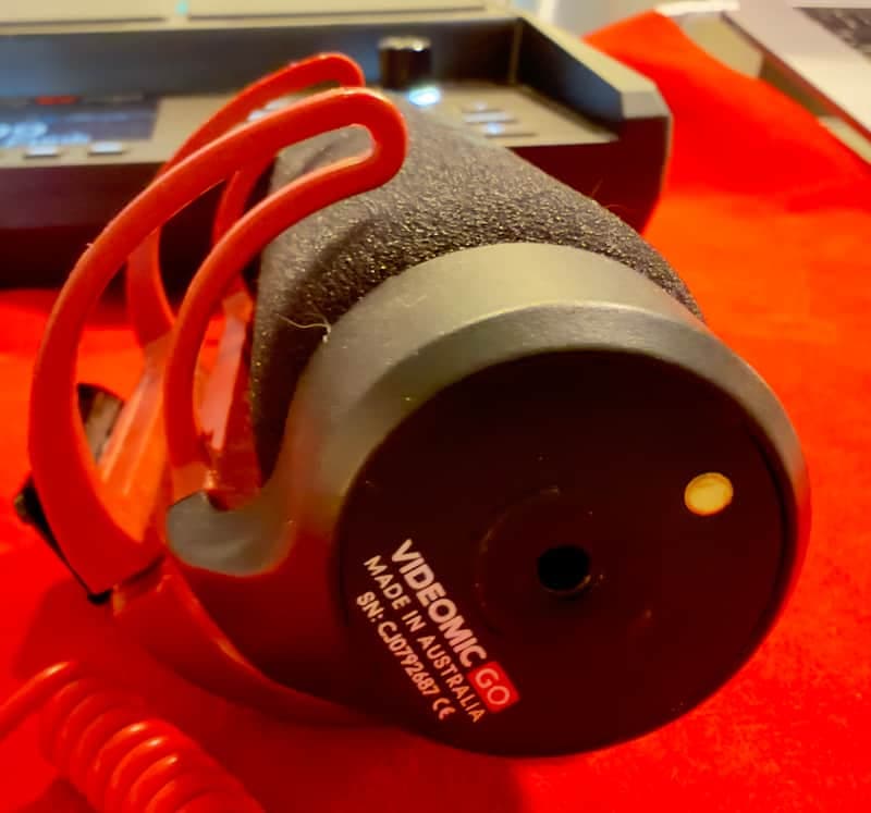 RODE RODVMGO VideoMic GO Lightweight On-Camera Shotgun Mic 2013 - Present - Red/Black