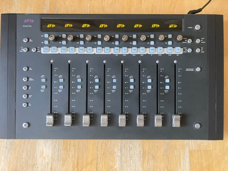 Avid Artist Mix V2 - Black