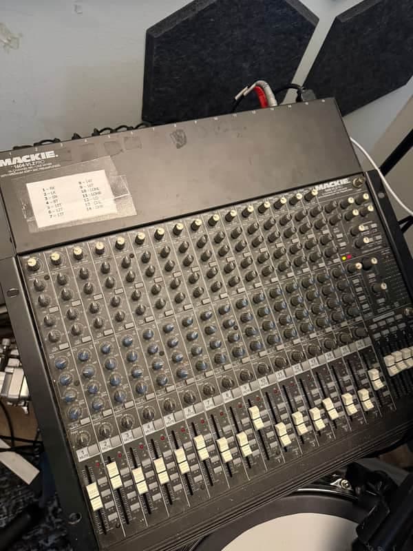 Mackie 1604-VLZ Pro 16-Channel Mic / Line Mixer 2000 - 2007 - Black