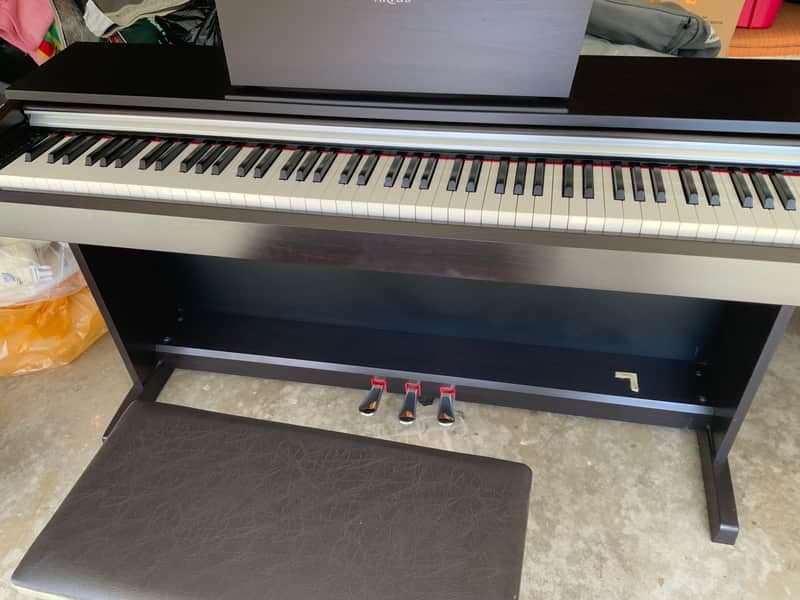 Yamaha YDP-141 Digital Piano 2012 - Walnut