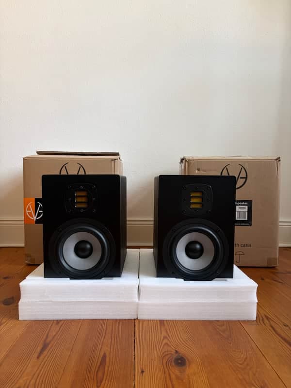 EVE Audio SC205 Active Studio Monitors (Pair) – Mint w/OVP