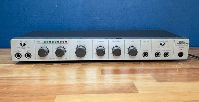 Korg SD-200 Signal Delay 1980s Silver Lo-Fi Sound