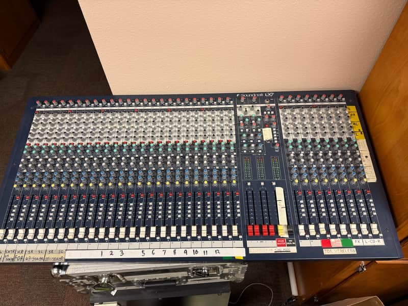 Soundcraft LX7ii 32-Channel Mixer