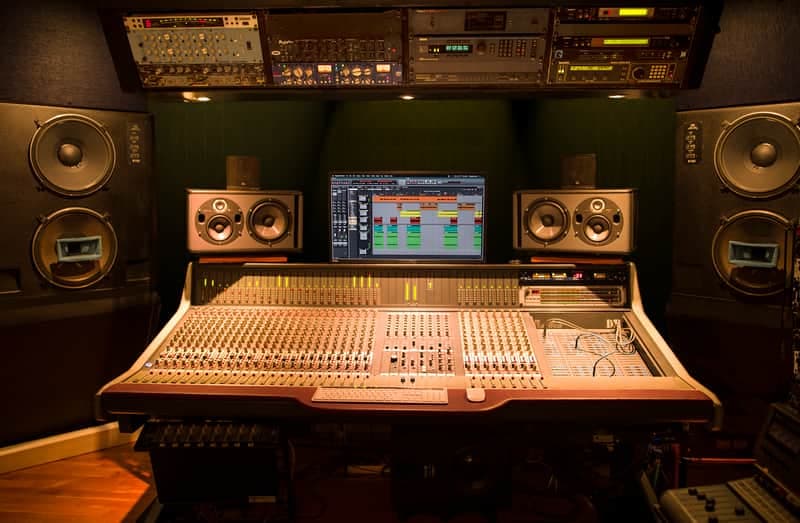 D&R Marilon 32/24/2 in-line, studio recording & mixing desk