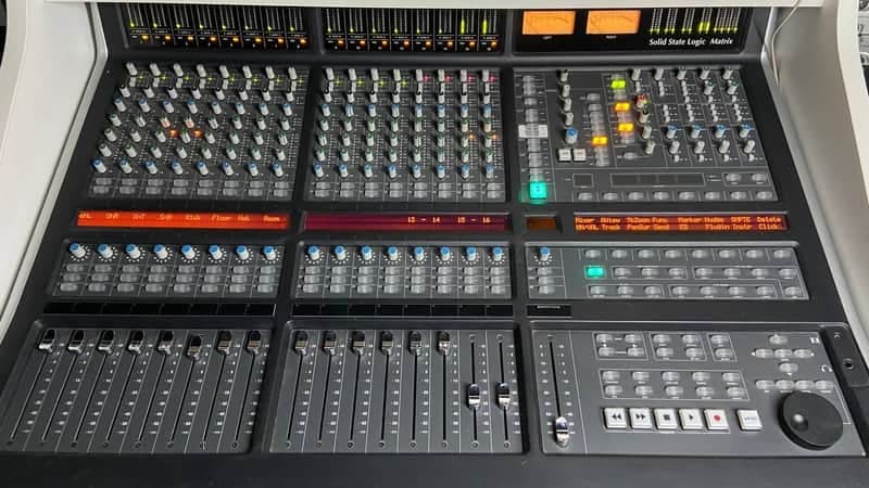 Solid State Logic Matrix SuperAnalogue 16-Channel Mixer 2008 - 2015 - Black