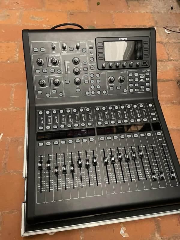 Midas M32R LIVE Digital Mixing Console 2018 - Present - Black