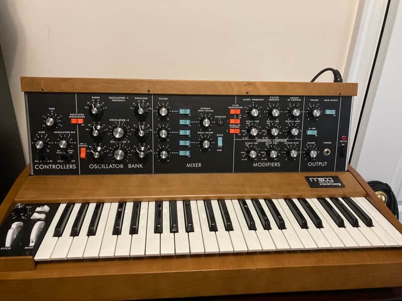 Moog Minimoog Model D Reissue 44-Key Monophonic Synthesizer (2016) 2016 - 2017 - Black / Wood