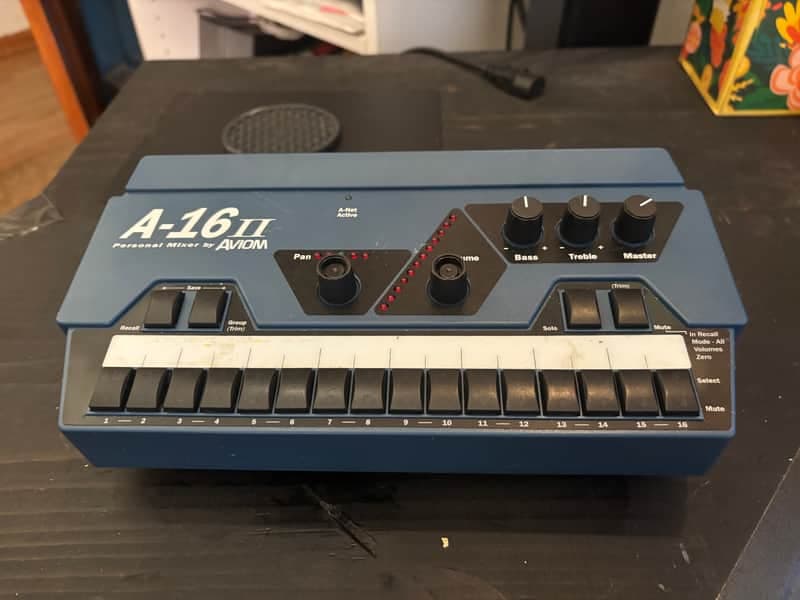 Aviom A-16II Personal Monitor Mixer with mount a 16 ii