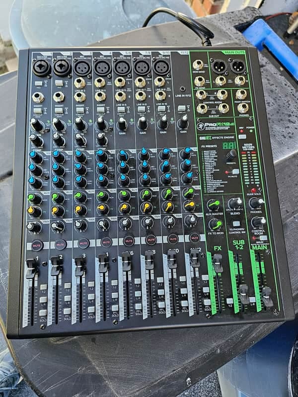 Mackie ProFX12v3 12-Channel Effects Mixer 2020 - Present - Dark Gray