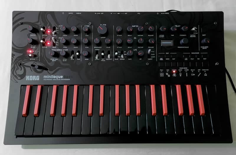 Korg Minilogue Bass Synthesizer w/original box