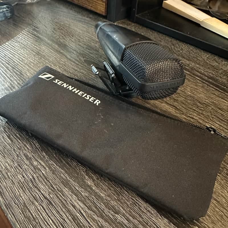 Sennheiser MD 421 II Cardioid Dynamic Microphone 2002 - Present - Black with Shock Mount Clip