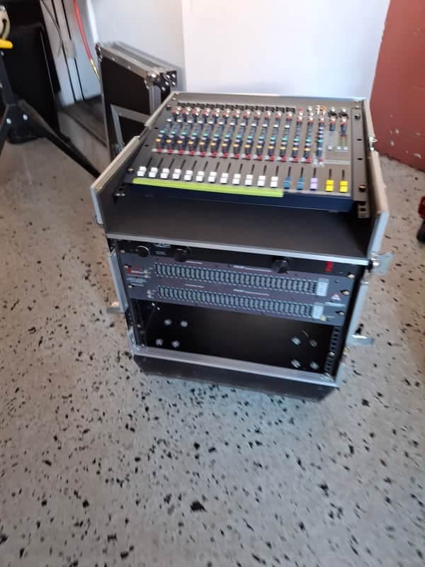 SOUNDCRAFT EFX mixer with Road Case EFX12 around 2015