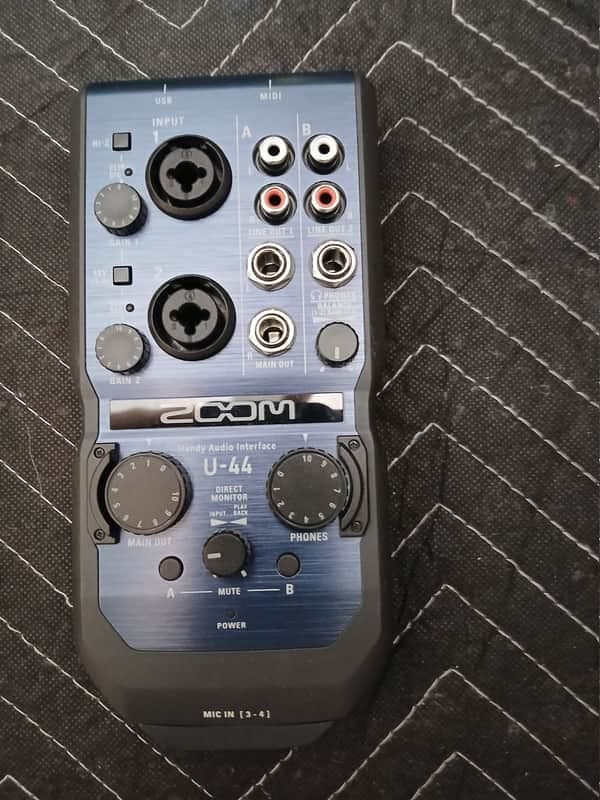Zoom U-44 Compact 4-In/4-Out USB Audio Interface - Like New Boxed
