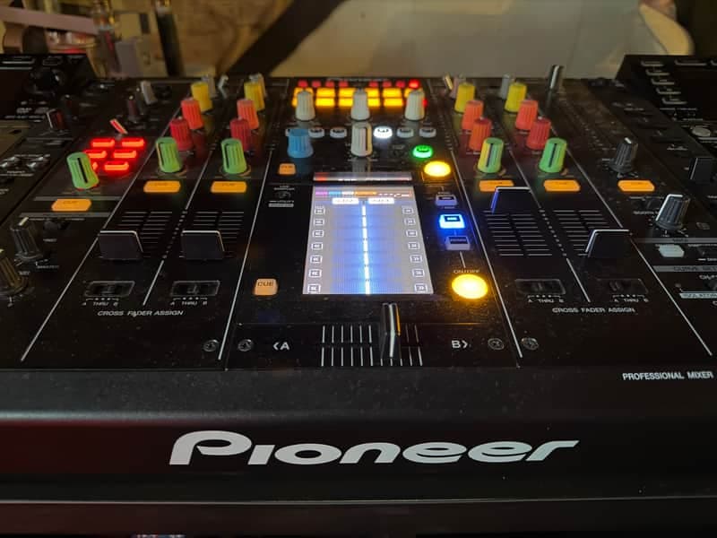 Pioneer DJM-2000NXS 4-channel Linkable DJ Mixer 2010s - Black