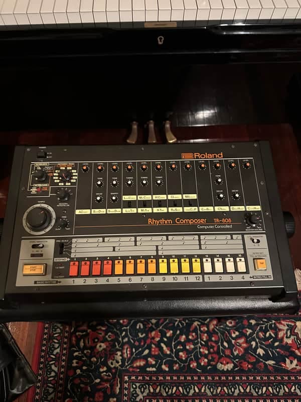 Roland TR-808 Rhythm Composer 1982 - MINT all original