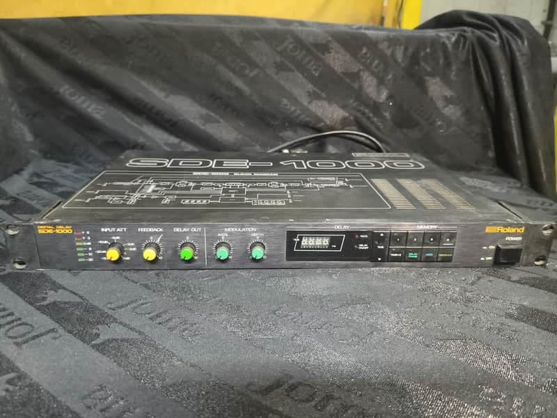 Roland SDE-1000 Digital Delay 1983 - 1989 - Black