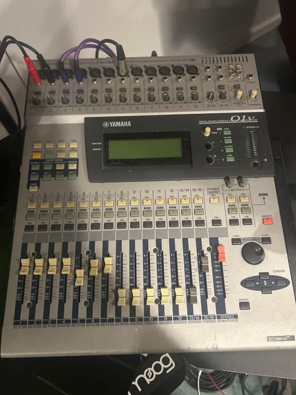 Yamaha 01V 2010s - Gray