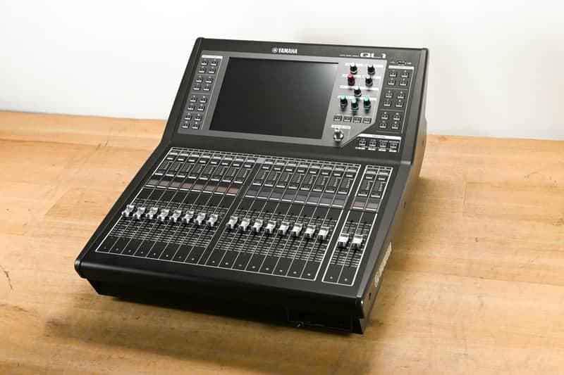 Yamaha QL1 16-Input / 8-Output Digital Mixing Console CG016S5