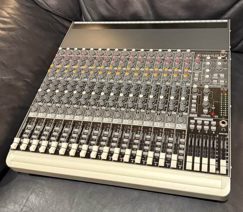 Mackie 1604-VLZ3 16-Channel Mic / Line Mixer 2008 - 2014 - Black