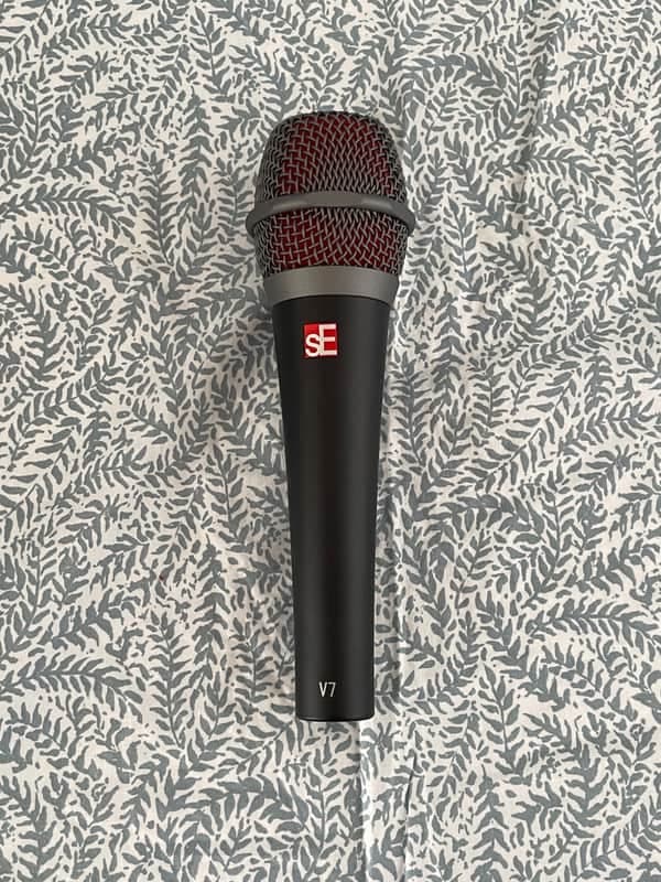 sE Electronics V7 Handheld Supercardioid Dynamic Microphone