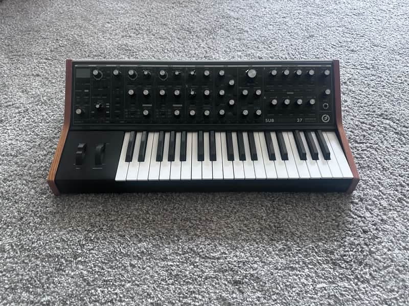 Moog Subsequent 37 Synth