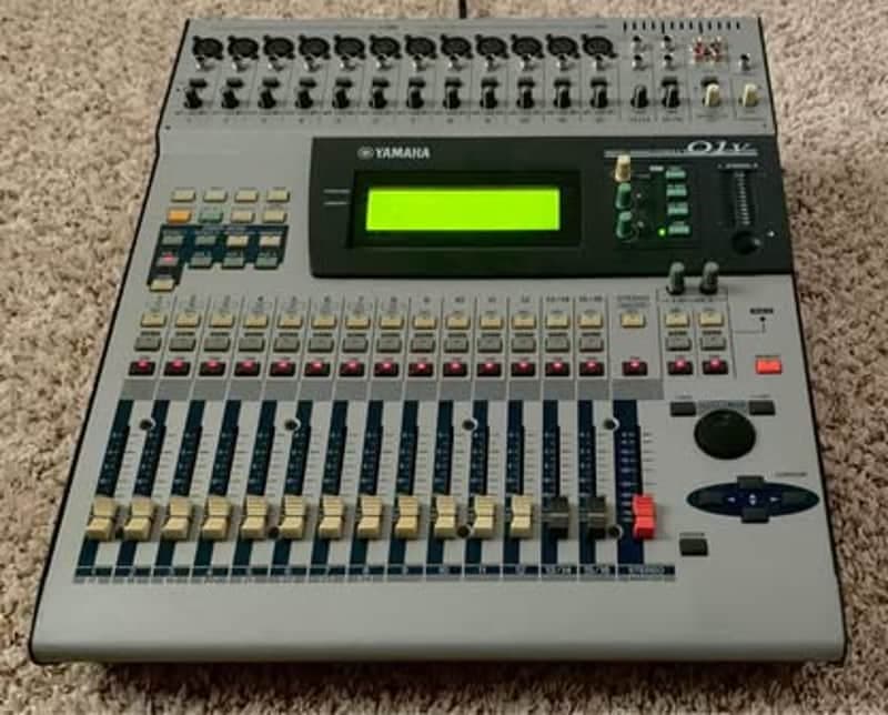 YAMAHA 01v 16-Channel Digital Mixing Console with I/O Card MY8-AT in Excellent Condition