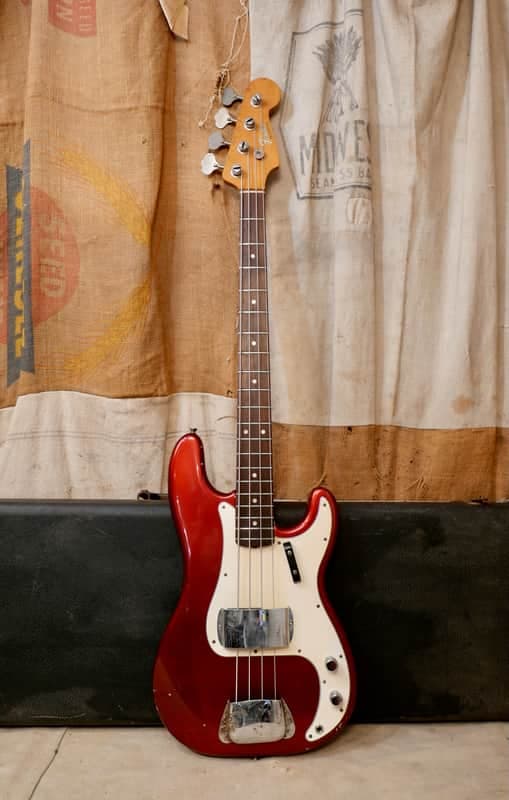 Fender Precision Bass 1965 - Candy Apple Red - Refin
