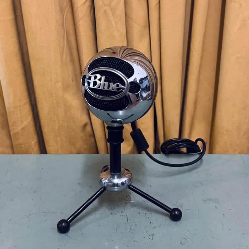 Blue Snow Ball USB microphone