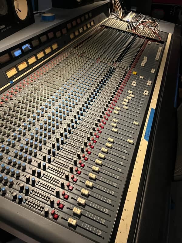 DDA DMR 12 Mixing Console
