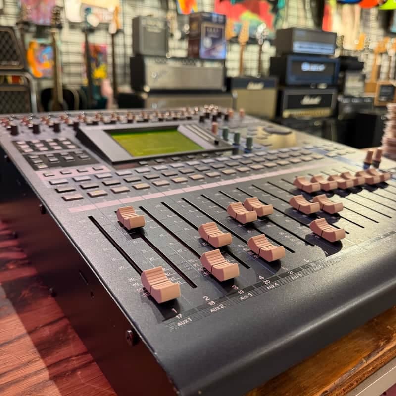 Yamaha O1V96 16 Channel Digital Mixing Console