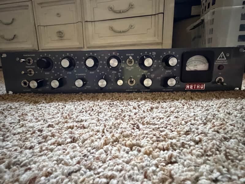 Retro Instruments Powerstrip 2010s - Gray