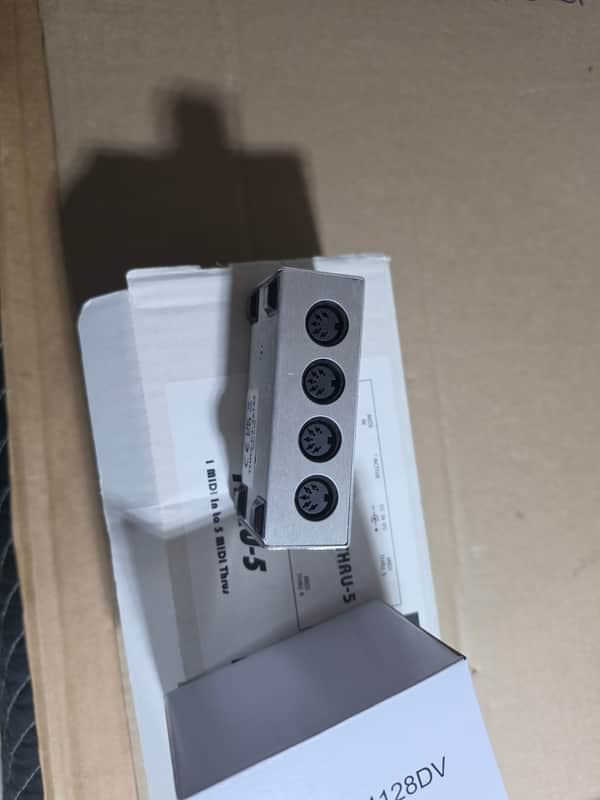Kenton Thru-5 MIDI Thru Box #048