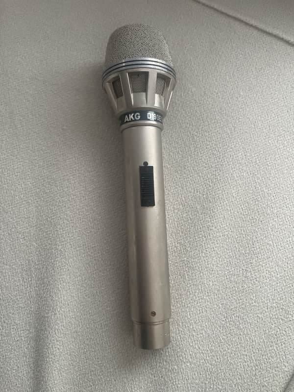 Vintage 1970's AKG D190ES Dynamic Cardioid Microphone Low Z 200 OHMS w/ On/Off Switch
