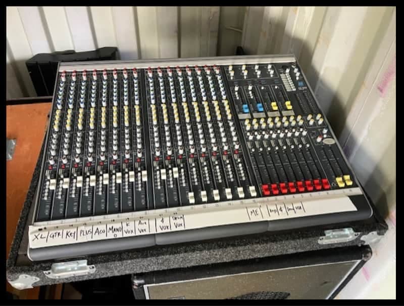 Allen & Heath GL3000 16-Channel, 8-Group Mixing Console w/Case & Power Supply