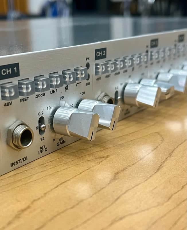 Audient ASP008 8-Channel Variable Impedance Mic Pre 2000s