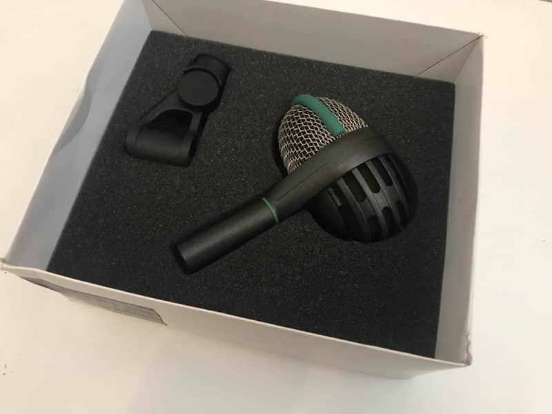 AKG D 112 Dynamic Microphone