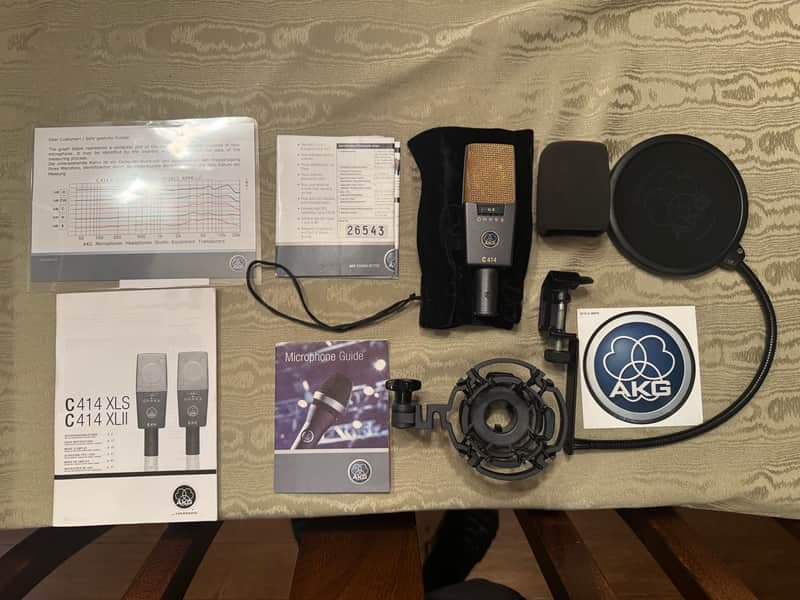 AKG C414 XLII Large Diaphragm Multipattern Condenser Microphone 2010s - Black